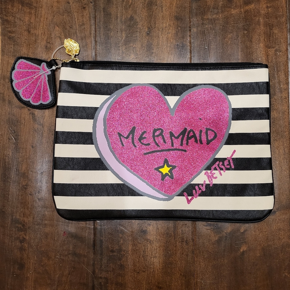 NWOT Betsey Johnson Mermaid Heart Shell Lips Bag
